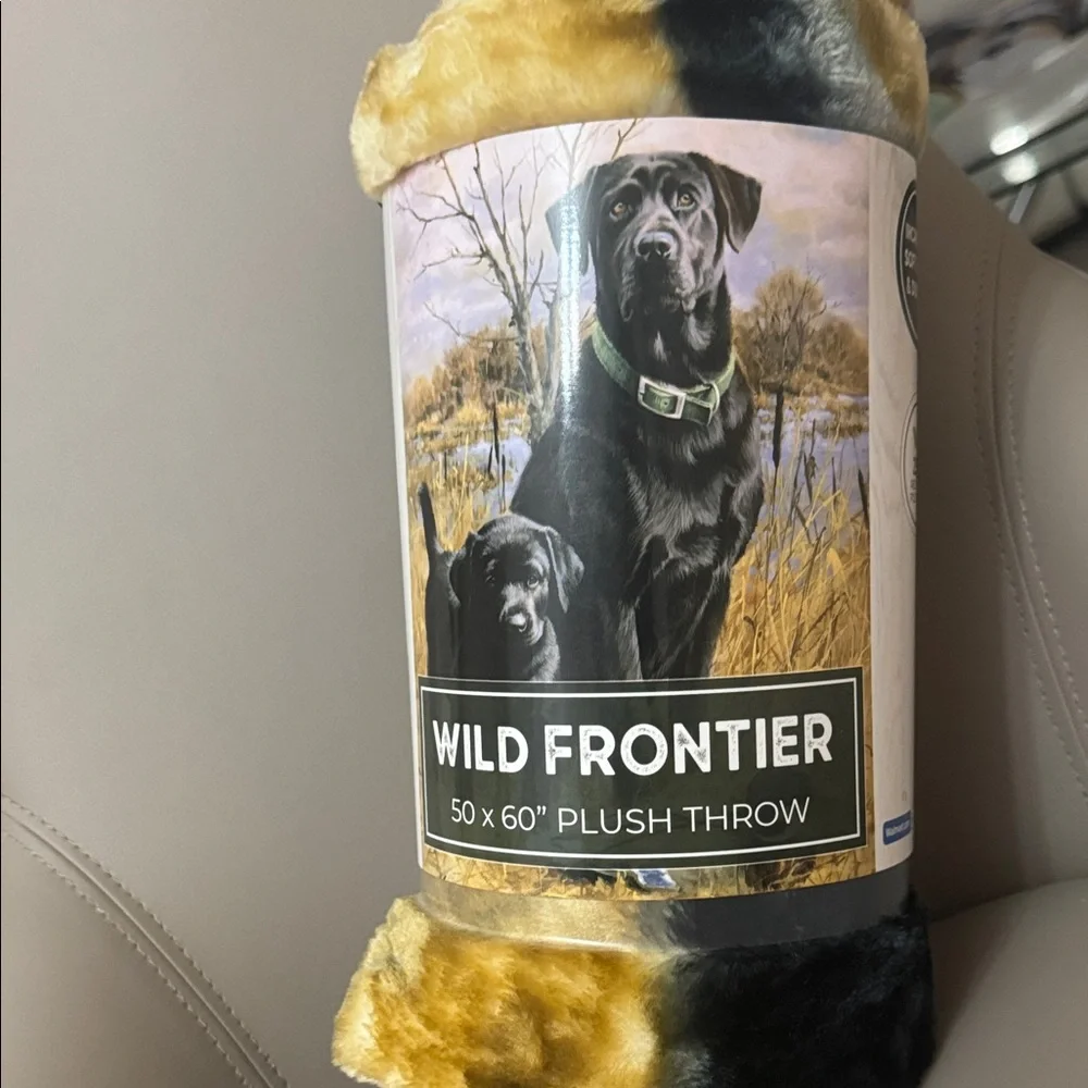 Plush Throw Blanket - Black and Gold